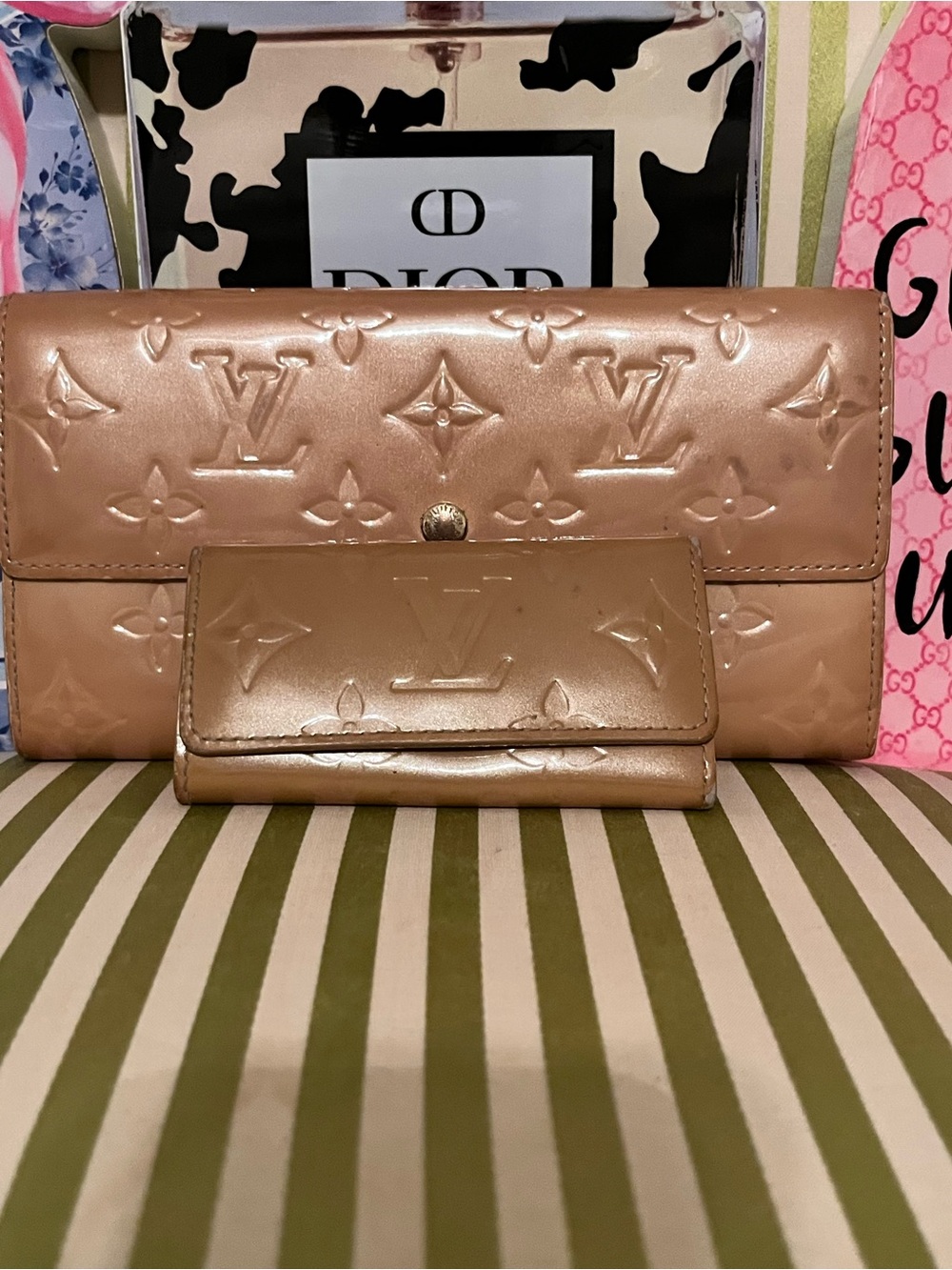 Louis Vuitton Shiny Rose Gold Vernis Monogram Wallet Set